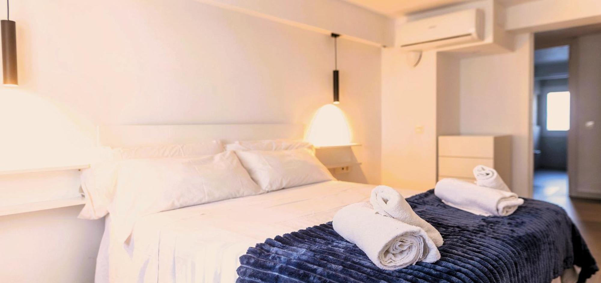 Suitur Beachfront Apartment Roc De Sant Gaieta Roda de Bara Bagian luar foto