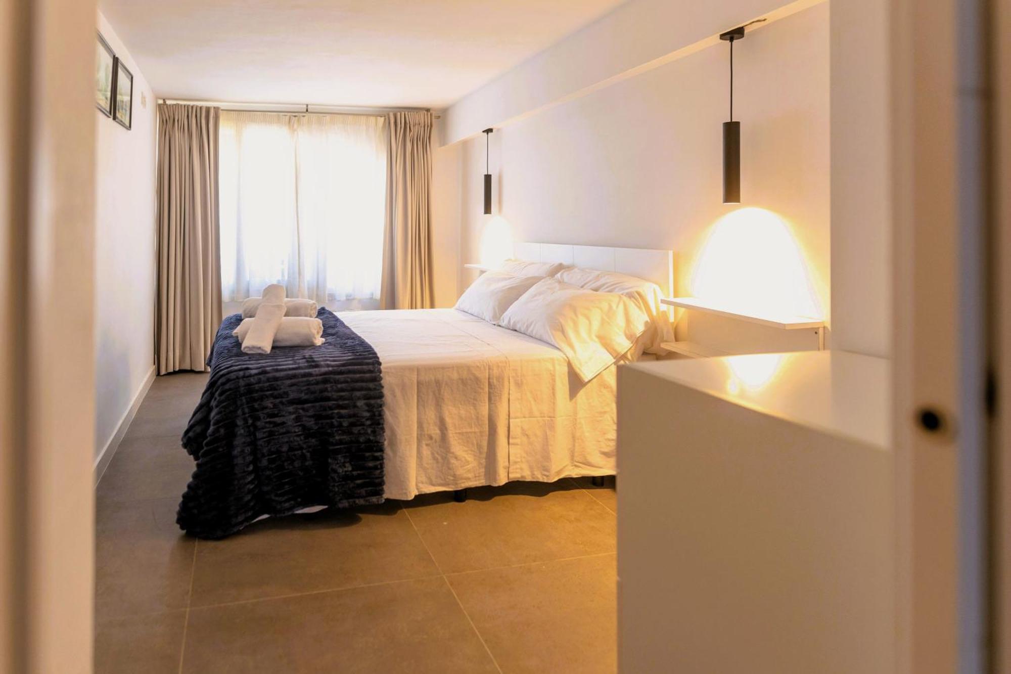 Suitur Beachfront Apartment Roc De Sant Gaieta Roda de Bara Bagian luar foto