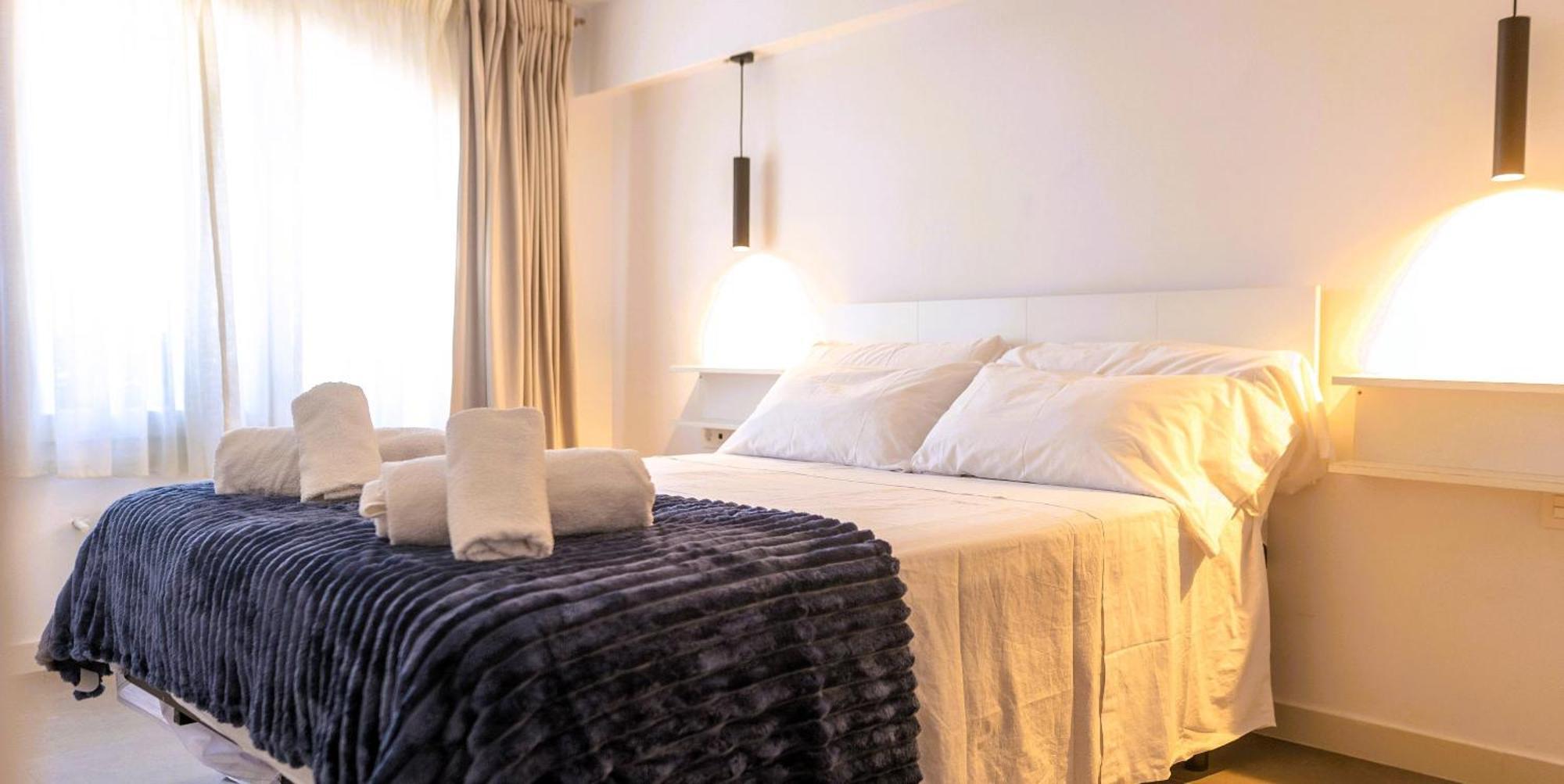 Suitur Beachfront Apartment Roc De Sant Gaieta Roda de Bara Bagian luar foto