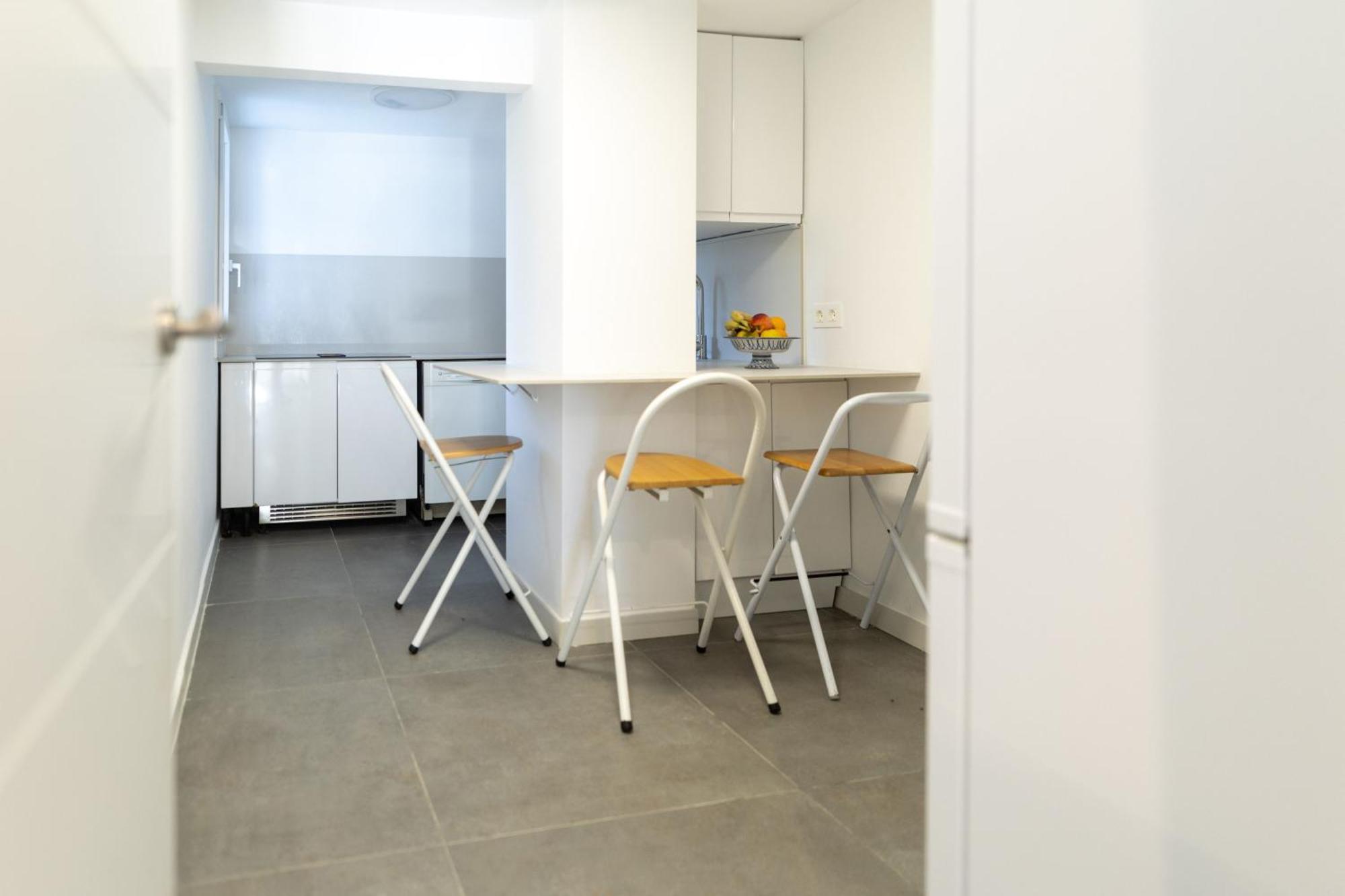 Suitur Beachfront Apartment Roc De Sant Gaieta Roda de Bara Bagian luar foto
