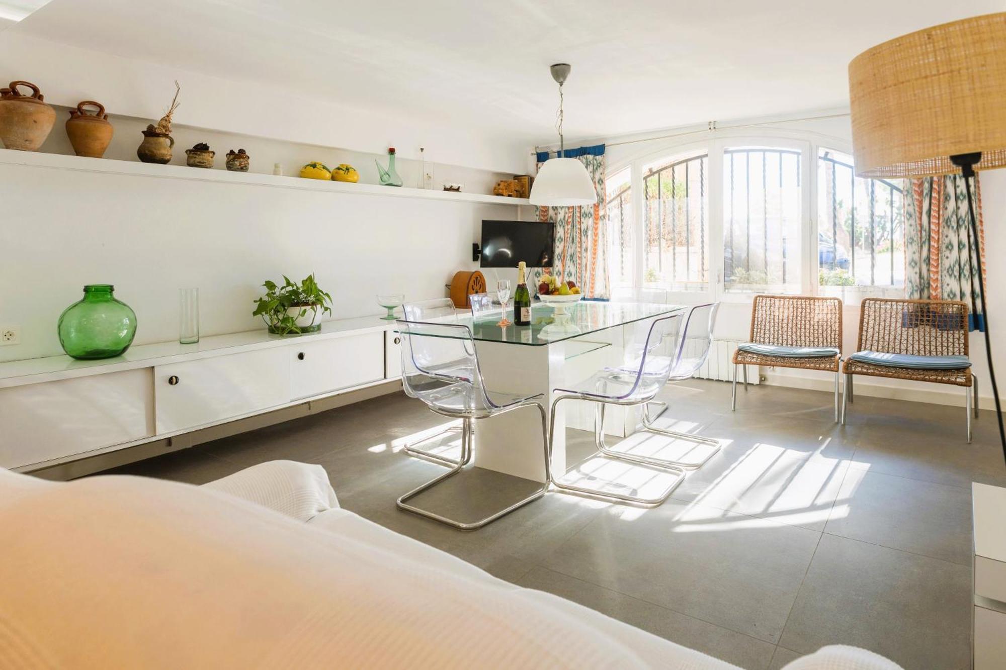 Suitur Beachfront Apartment Roc De Sant Gaieta Roda de Bara Bagian luar foto