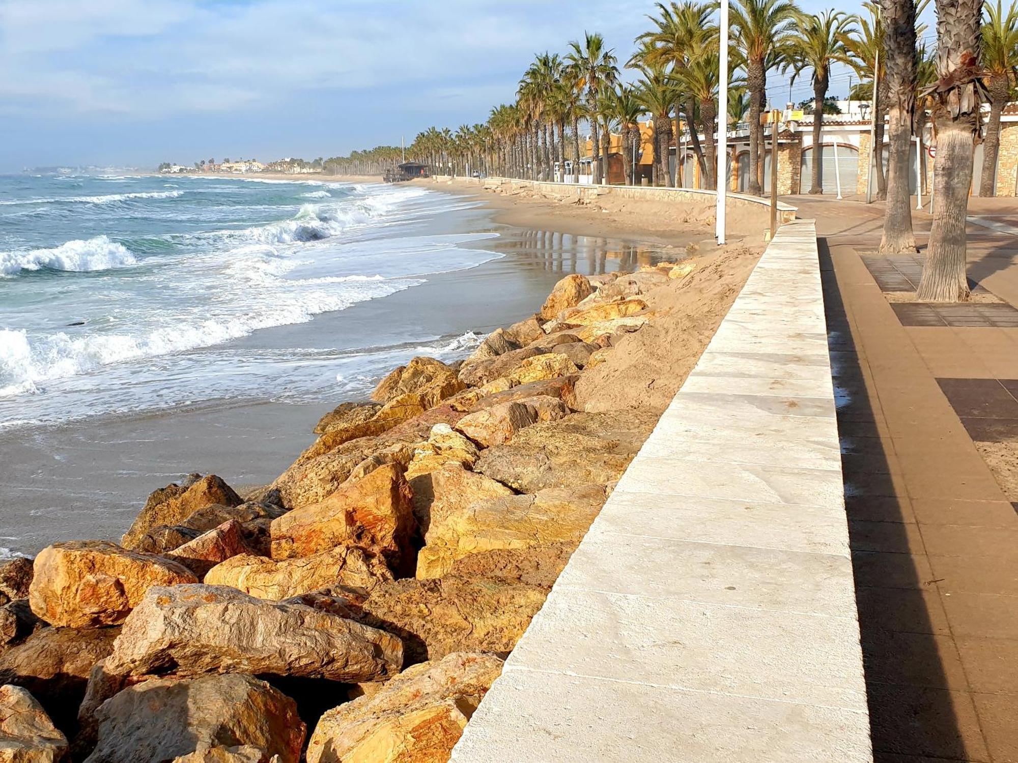 Suitur Beachfront Apartment Roc De Sant Gaieta Roda de Bara Bagian luar foto